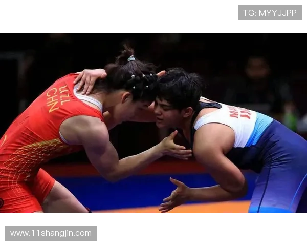中国选手在国际摔跤比赛中展现出色实力与风采